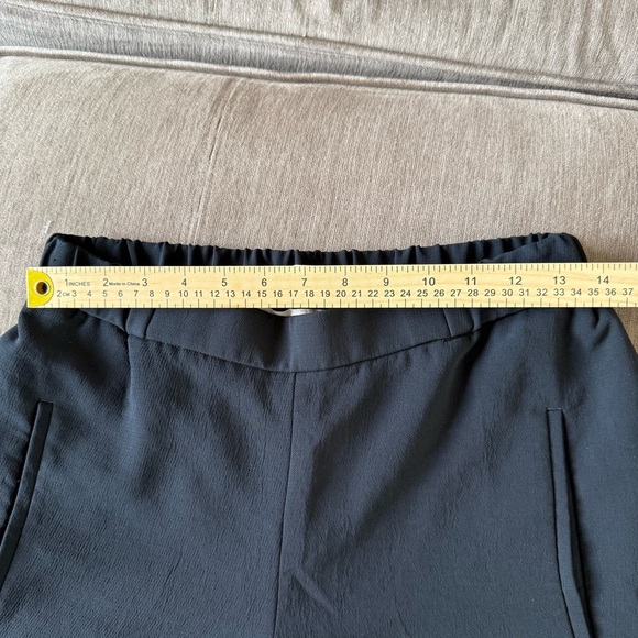 Aritzia Wilfred Crepe Darontal Pull On Pant Trousers in Black - Picture 2 of 11